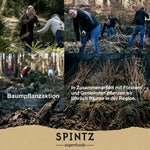 Helfer bei einer Baumpflanzaktion von SPINTZ im Wald.